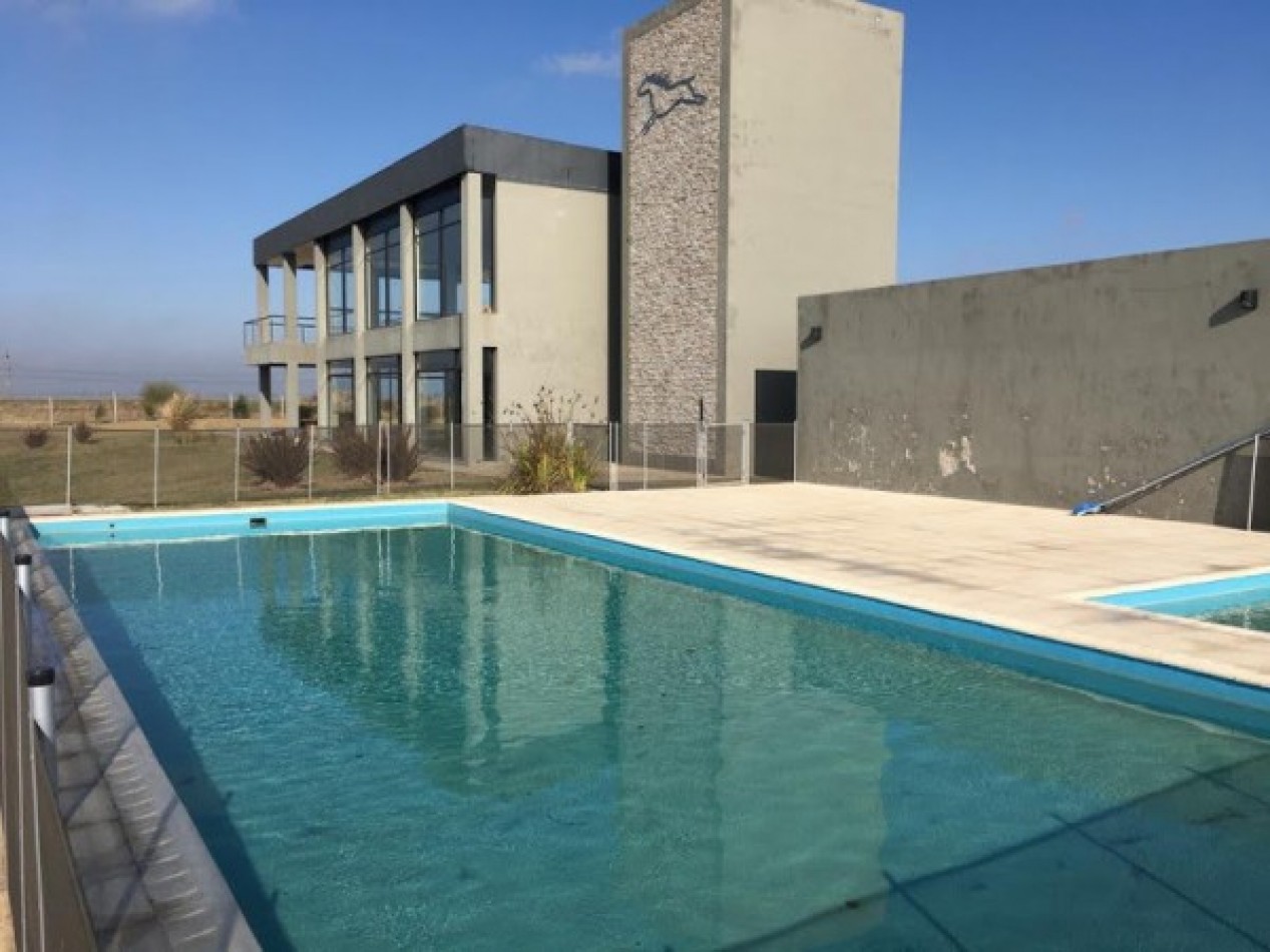 Venta  Terreno 1012  M2 Haras De Funes Club De Campo