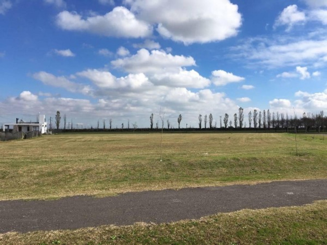 Venta  Terreno 1012  M2 Haras De Funes Club De Campo