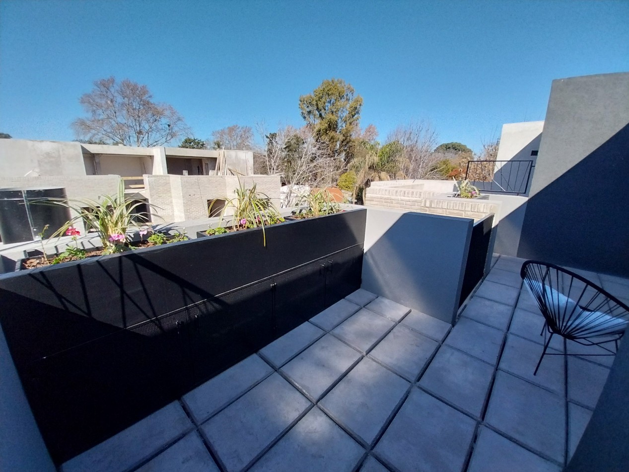 FISHERTON Venta Casa Tres Dormitorios Con Pileta Y Parrillero  Wilde y Tucuman  ESTRENAR