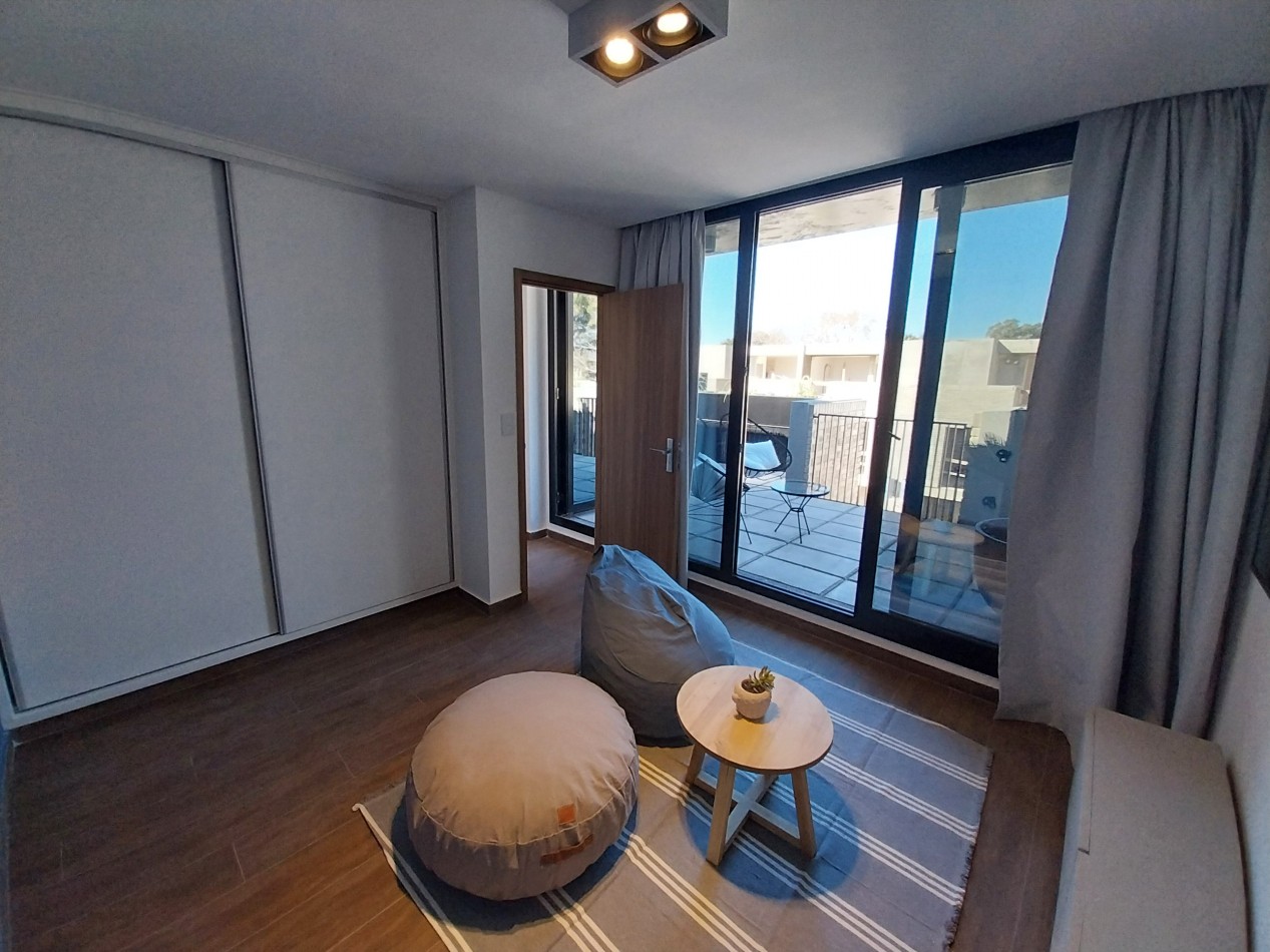 FISHERTON Venta Casa Tres Dormitorios Con Pileta Y Parrillero  Wilde y Tucuman  ESTRENAR