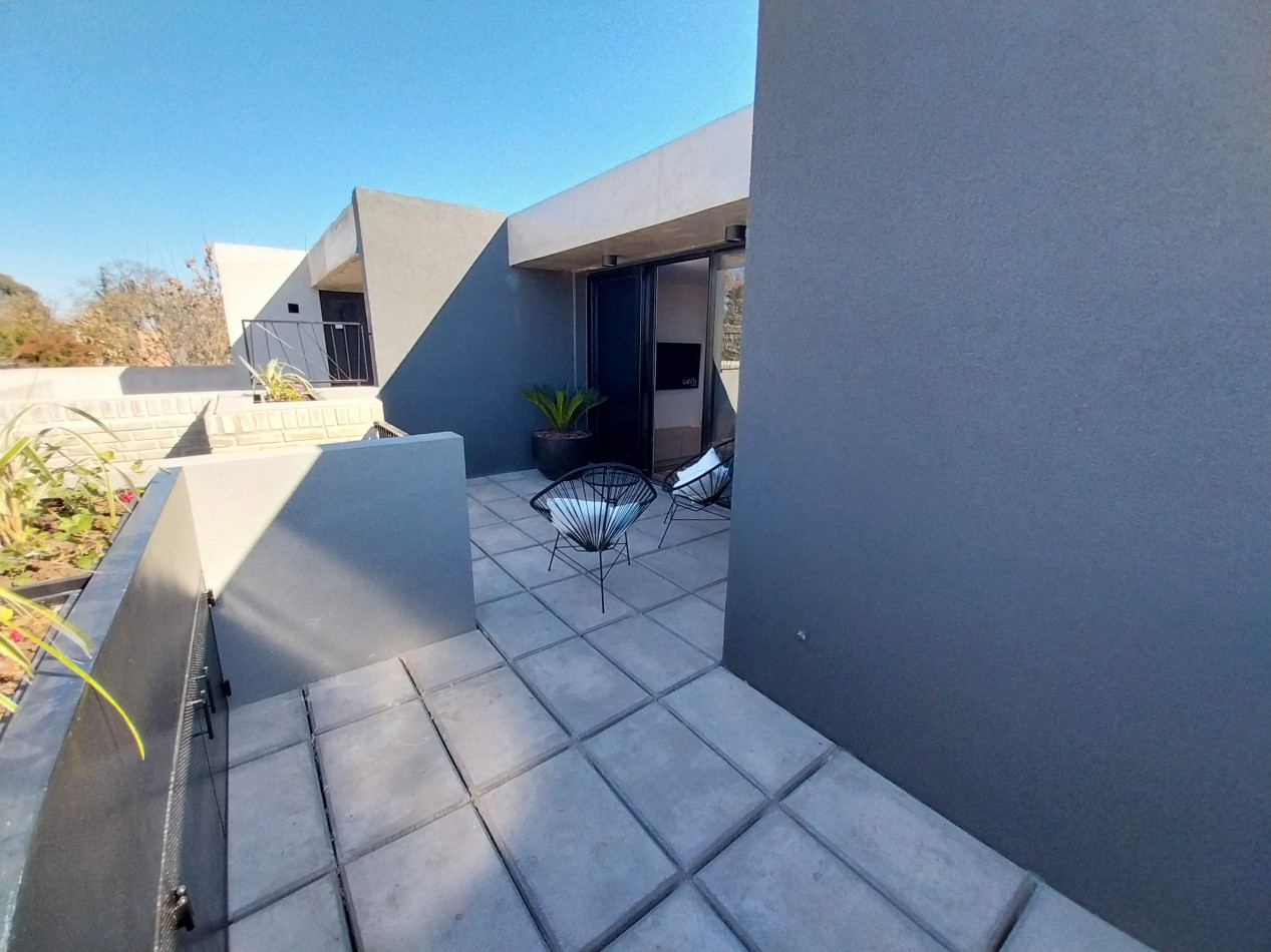 FISHERTON Venta Casa Tres Dormitorios Con Pileta Y Parrillero  Wilde y Tucuman  ESTRENAR