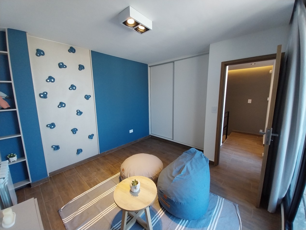 FISHERTON Venta Casa Tres Dormitorios Con Pileta Y Parrillero  Wilde y Tucuman  ESTRENAR