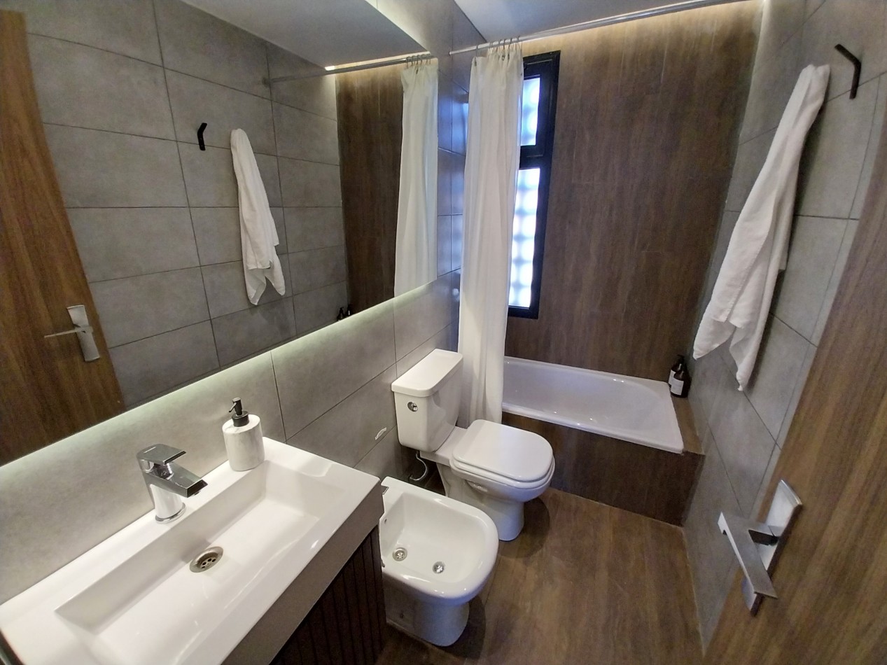 FISHERTON Venta Casa Tres Dormitorios Con Pileta Y Parrillero  Wilde y Tucuman  ESTRENAR