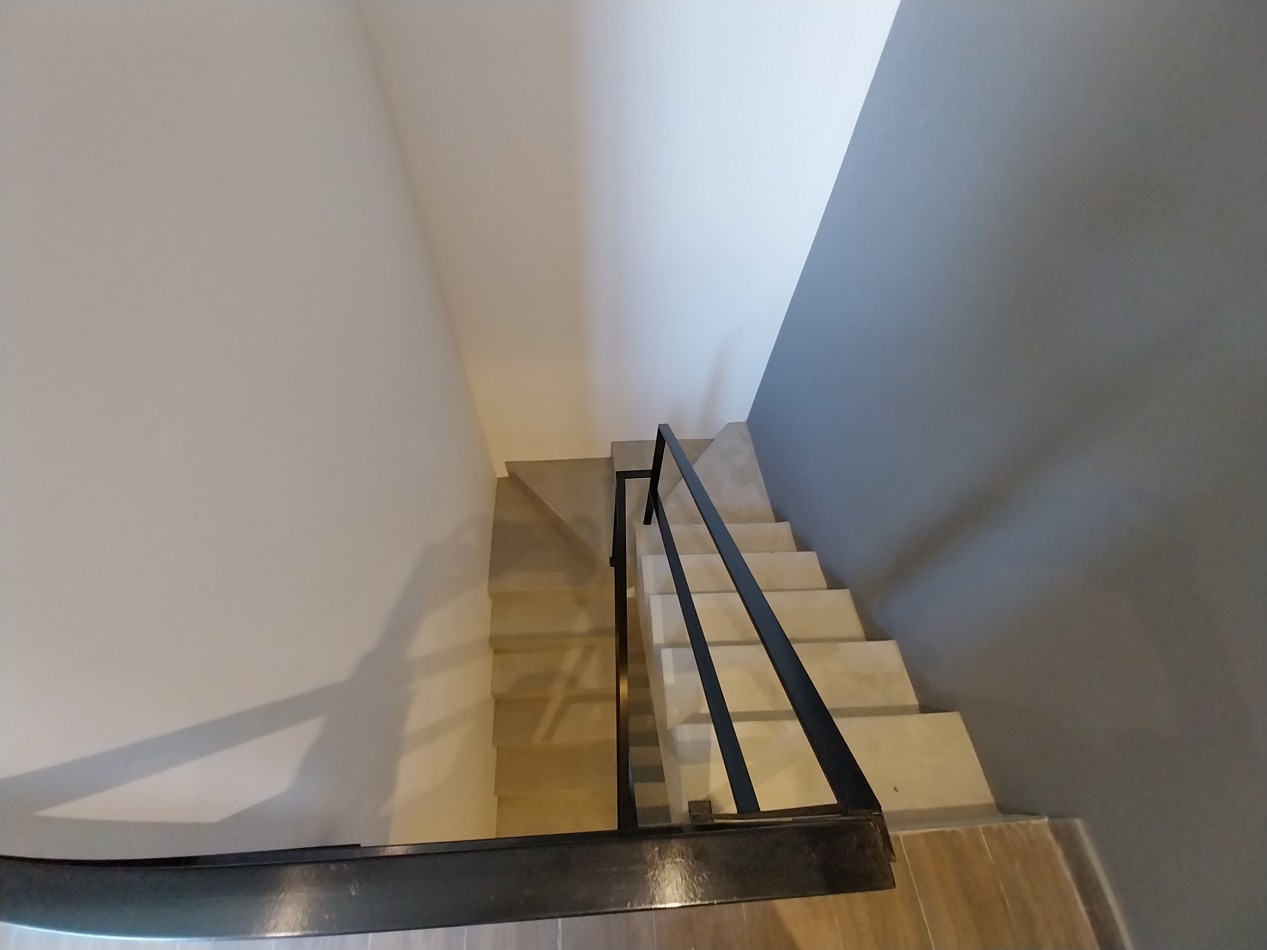 FISHERTON Venta Casa Tres Dormitorios Con Pileta Y Parrillero  Wilde y Tucuman  ESTRENAR