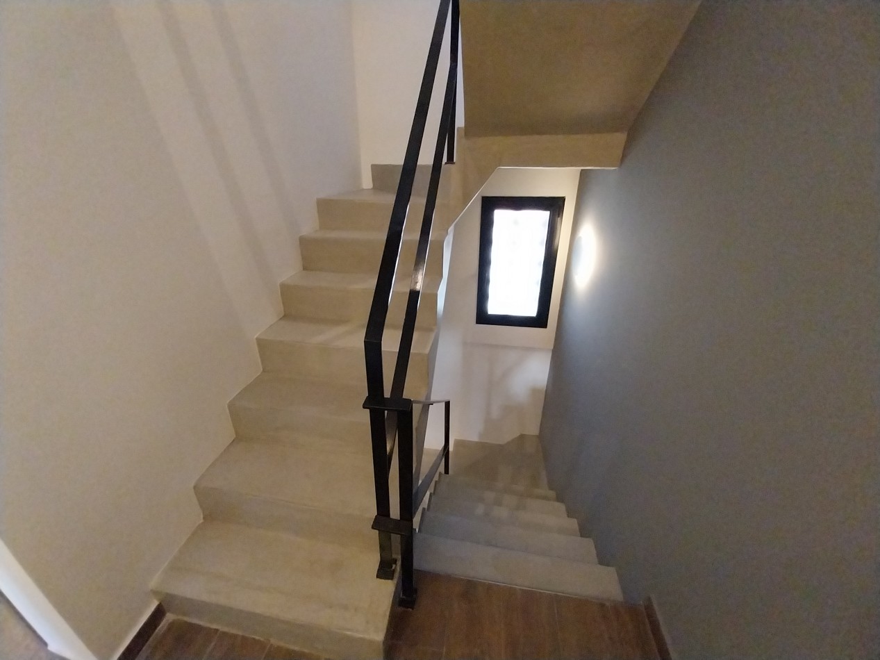 FISHERTON Venta Casa Tres Dormitorios Con Pileta Y Parrillero  Wilde y Tucuman  ESTRENAR