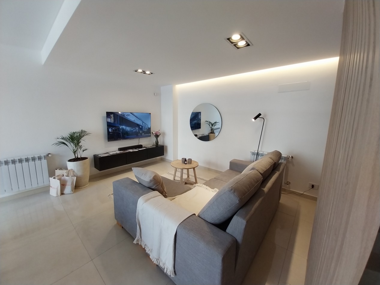 FISHERTON Venta Casa Tres Dormitorios Con Pileta Y Parrillero  Wilde y Tucuman  ESTRENAR