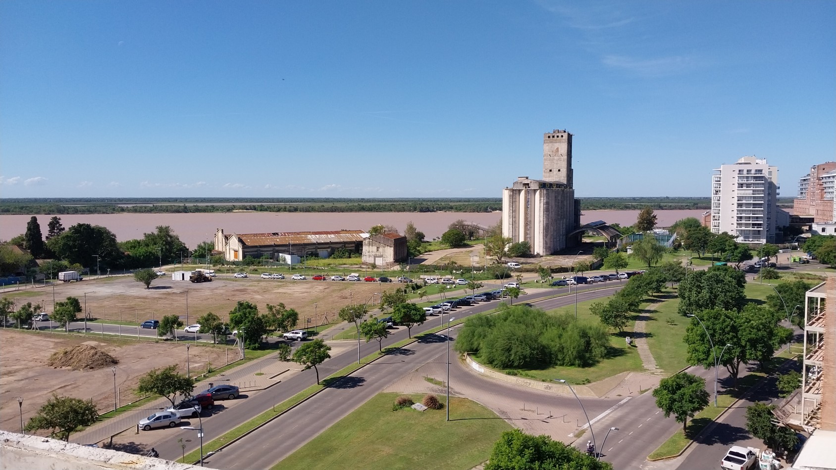 VENTA DEPARTAMENTO DOS DORMITORIOS AL FRENTE PUERTO NORTE CARBALLO Y RAWSON