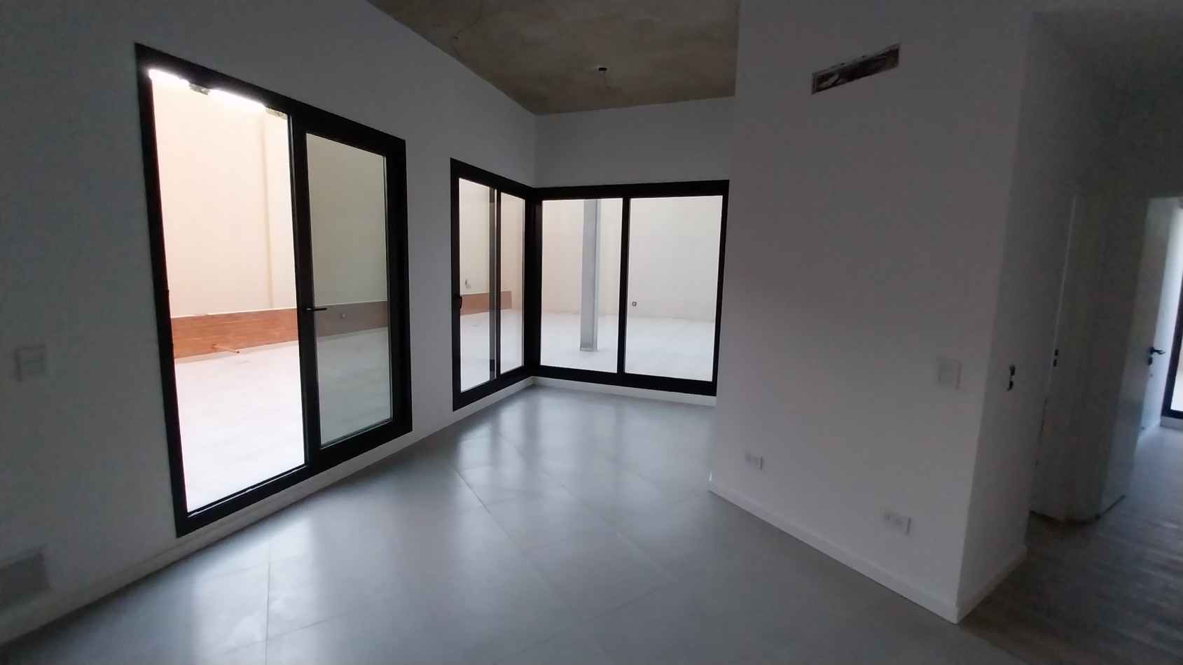 ALBERDI...VENTA DEPARTAMENTO DOS DORMITORIOS CON GRAN PATIO!!! ARTIGAS 200 