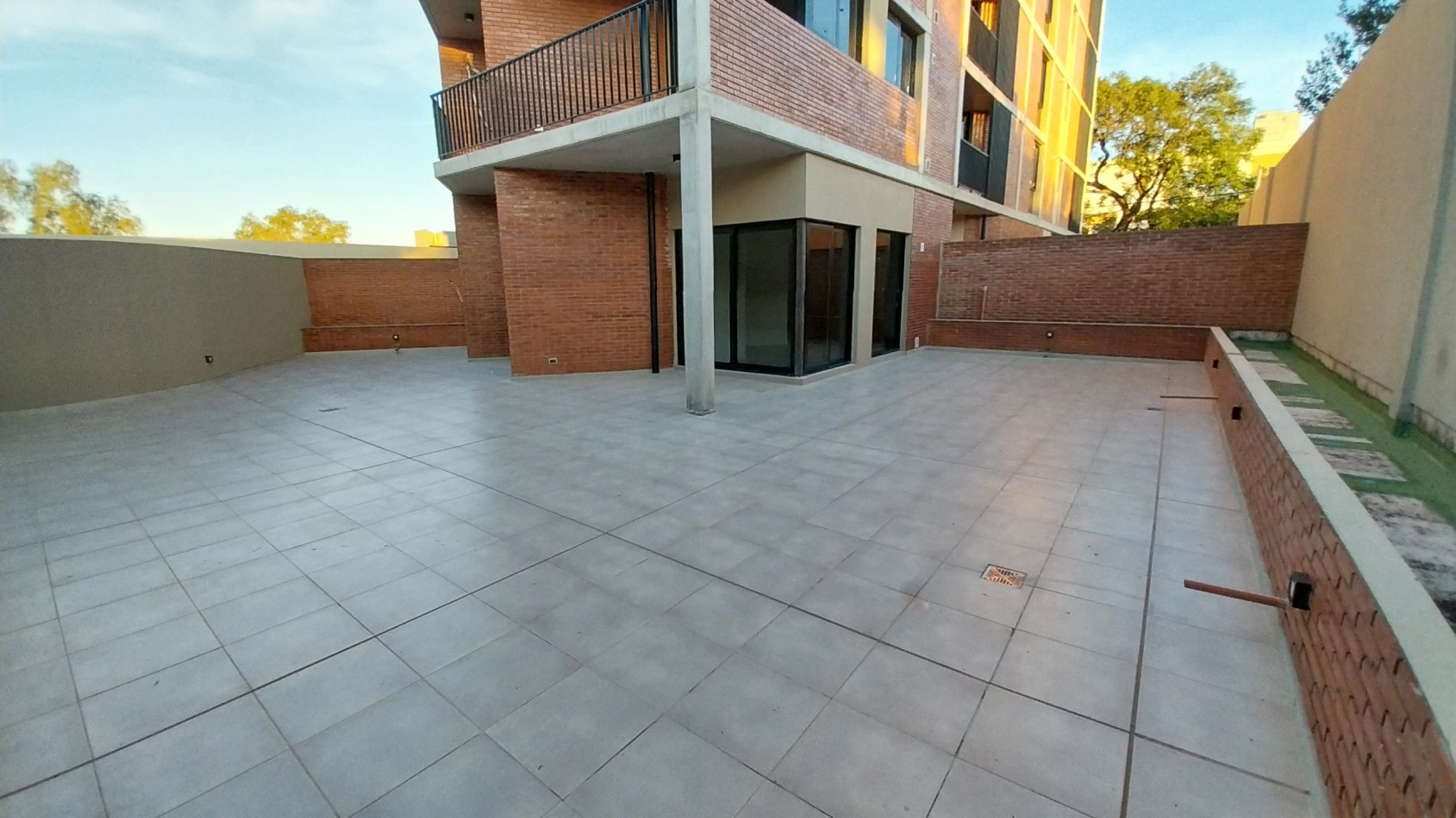 ALBERDI...VENTA DEPARTAMENTO DOS DORMITORIOS CON GRAN PATIO!!! ARTIGAS 200 