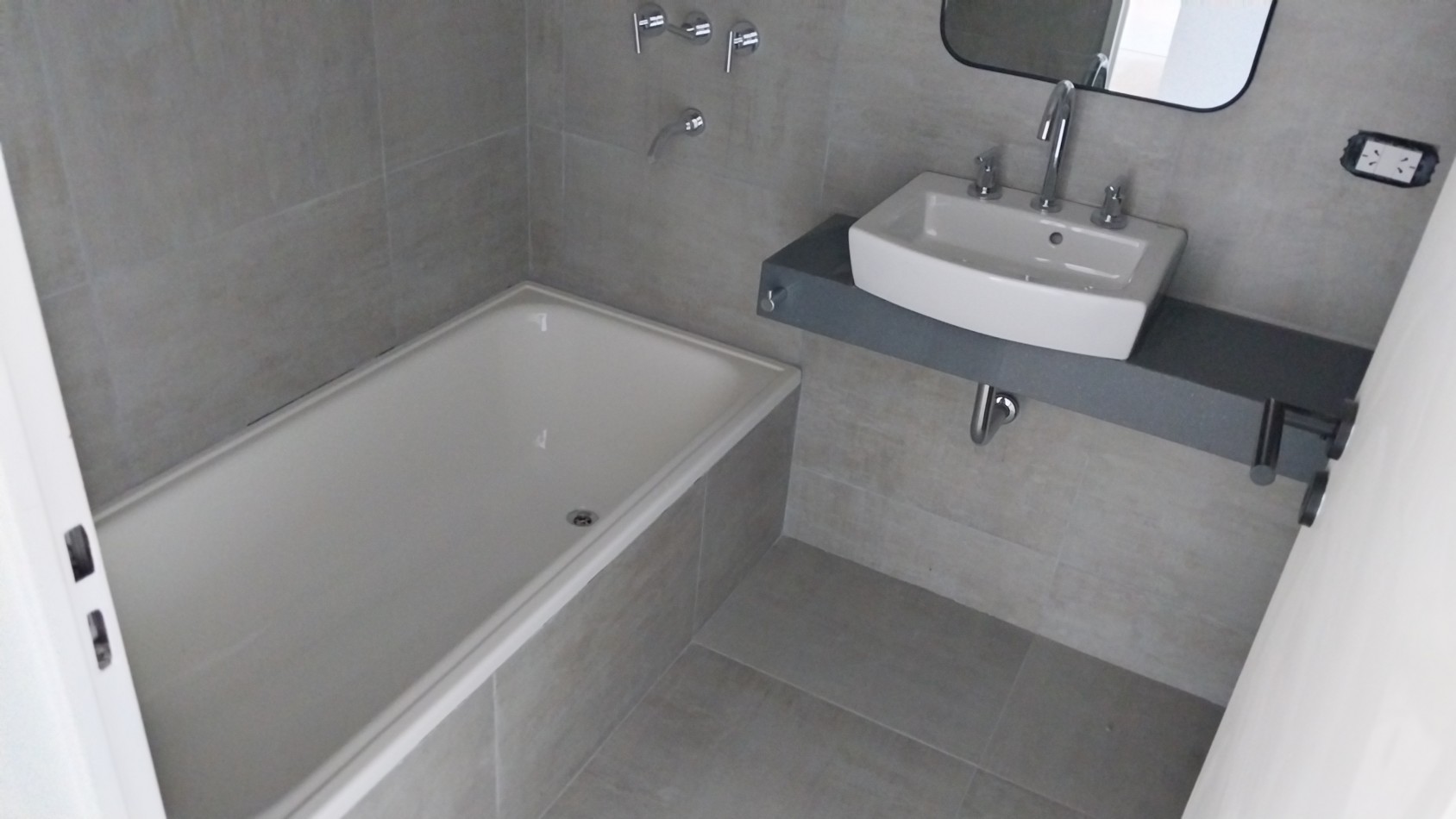 ALBERDI...VENTA DEPARTAMENTO DOS DORMITORIOS PB ARTIGAS 200 CERQUITA PORTAL SHOPPING