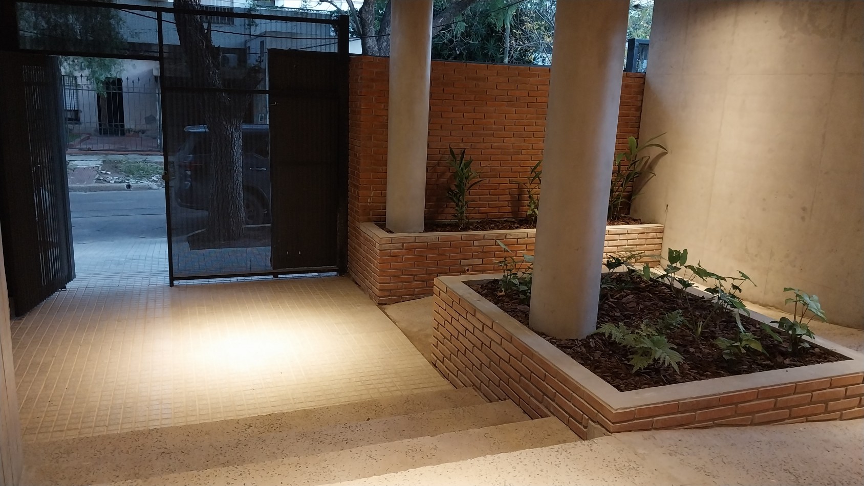 ALBERDI...VENTA DEPARTAMENTO DOS DORMITORIOS PB ARTIGAS 200 CERQUITA PORTAL SHOPPING