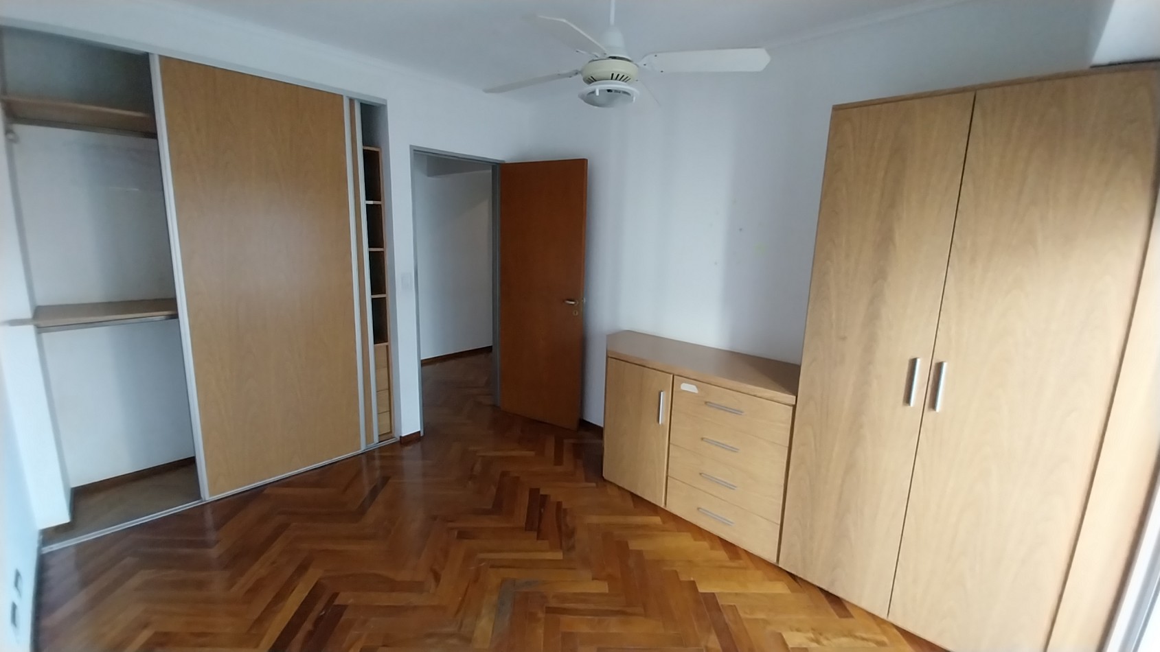 ZONA RIO! VENTA PISO EXCLUSIVO TRES DORMITORIOS CON DOS COCHERAS