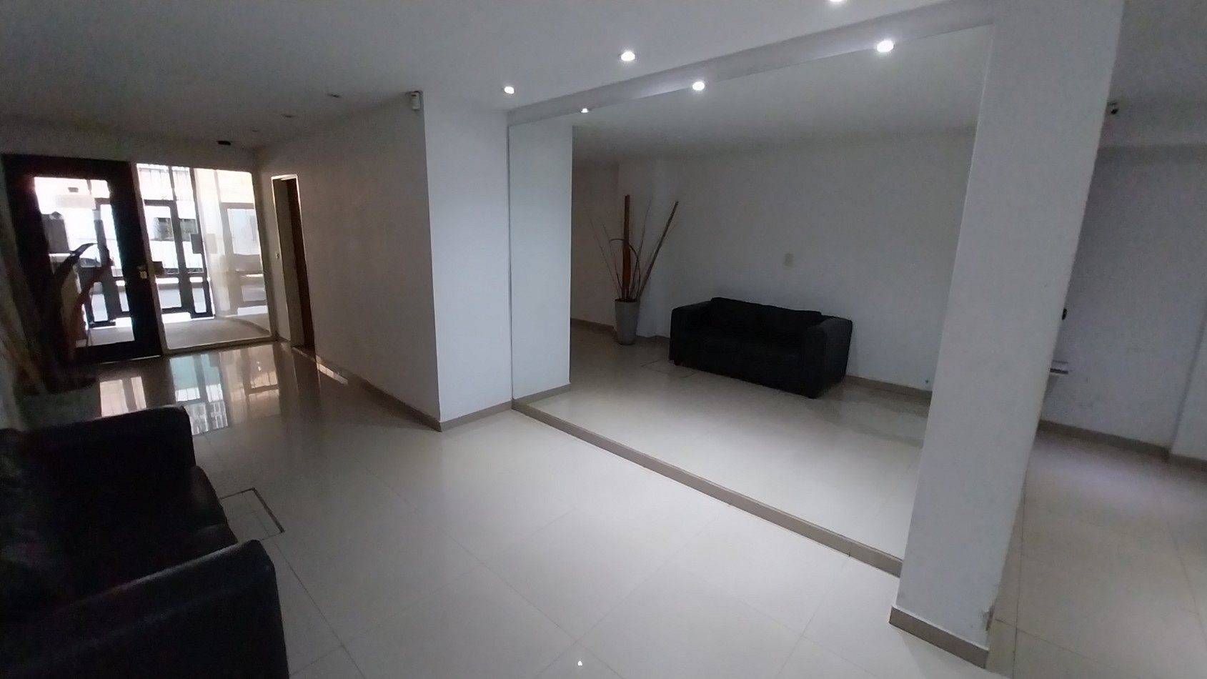 ZONA RIO! VENTA PISO EXCLUSIVO TRES DORMITORIOS CON DOS COCHERAS