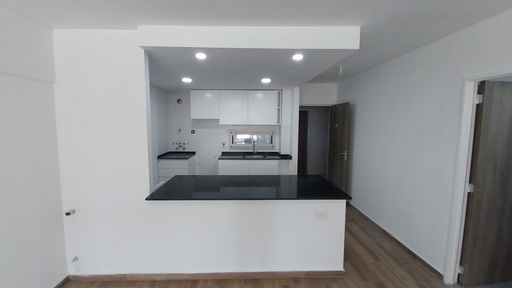 PICHINCHA VENTA DEPARTAMENTO DOS DORMITORIOS CORDOBA Y SUIPACHA FRENTE