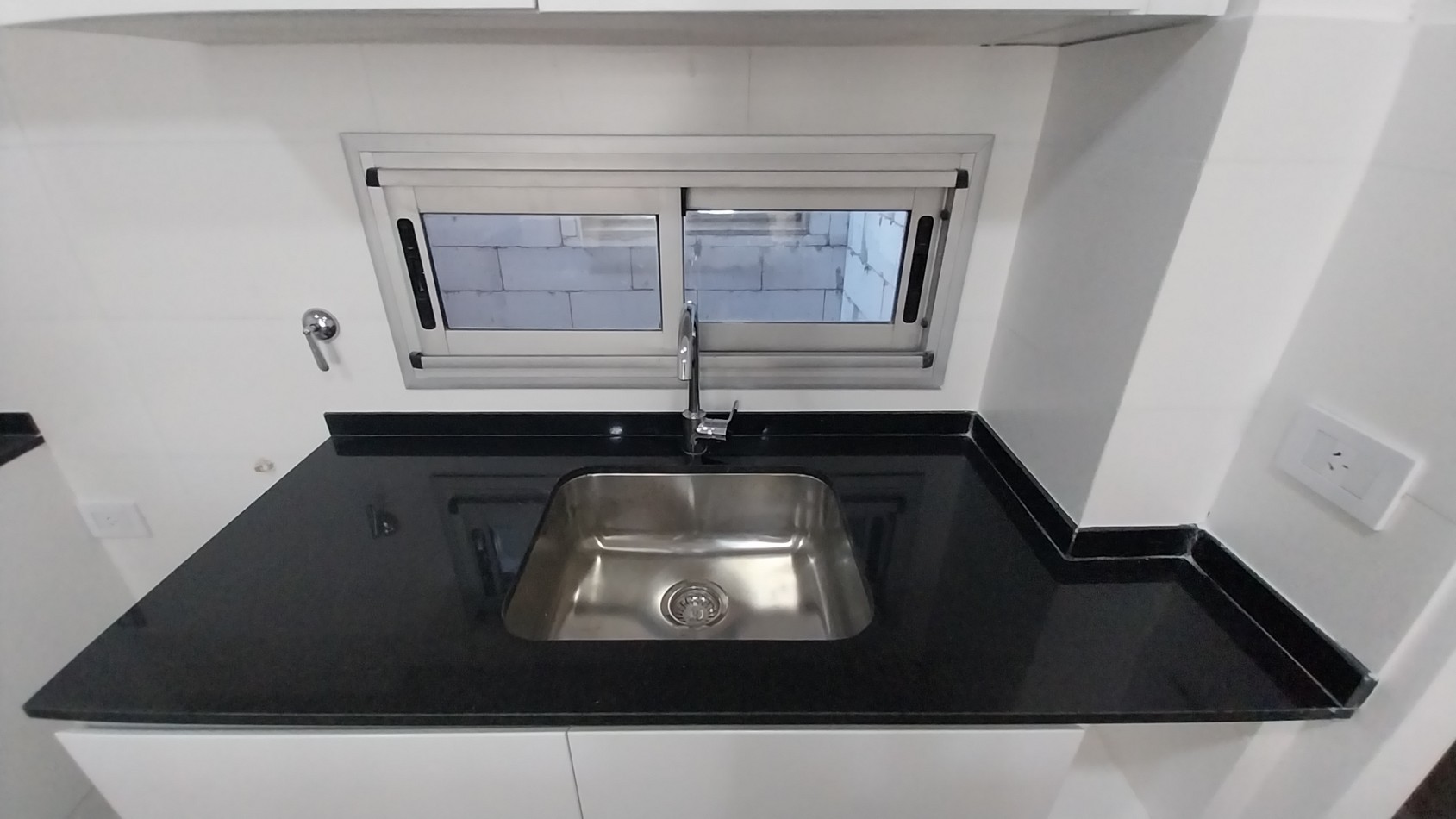 PICHINCHA VENTA DEPARTAMENTO DOS DORMITORIOS CORDOBA Y SUIPACHA FRENTE