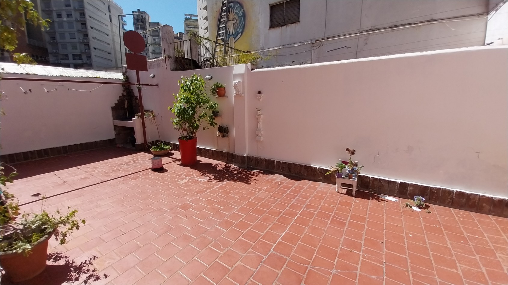 VENTA PARA INSTITUCIONES CASA  7 DORMITORIOS SARGENTO CABRAL  Y EL RIO 