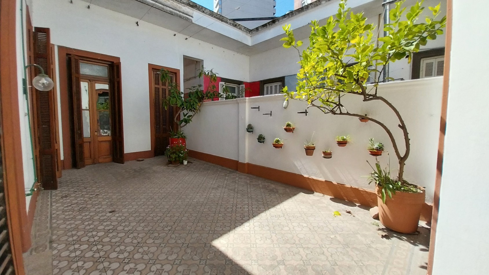 VENTA PARA INSTITUCIONES CASA  7 DORMITORIOS SARGENTO CABRAL  Y EL RIO 