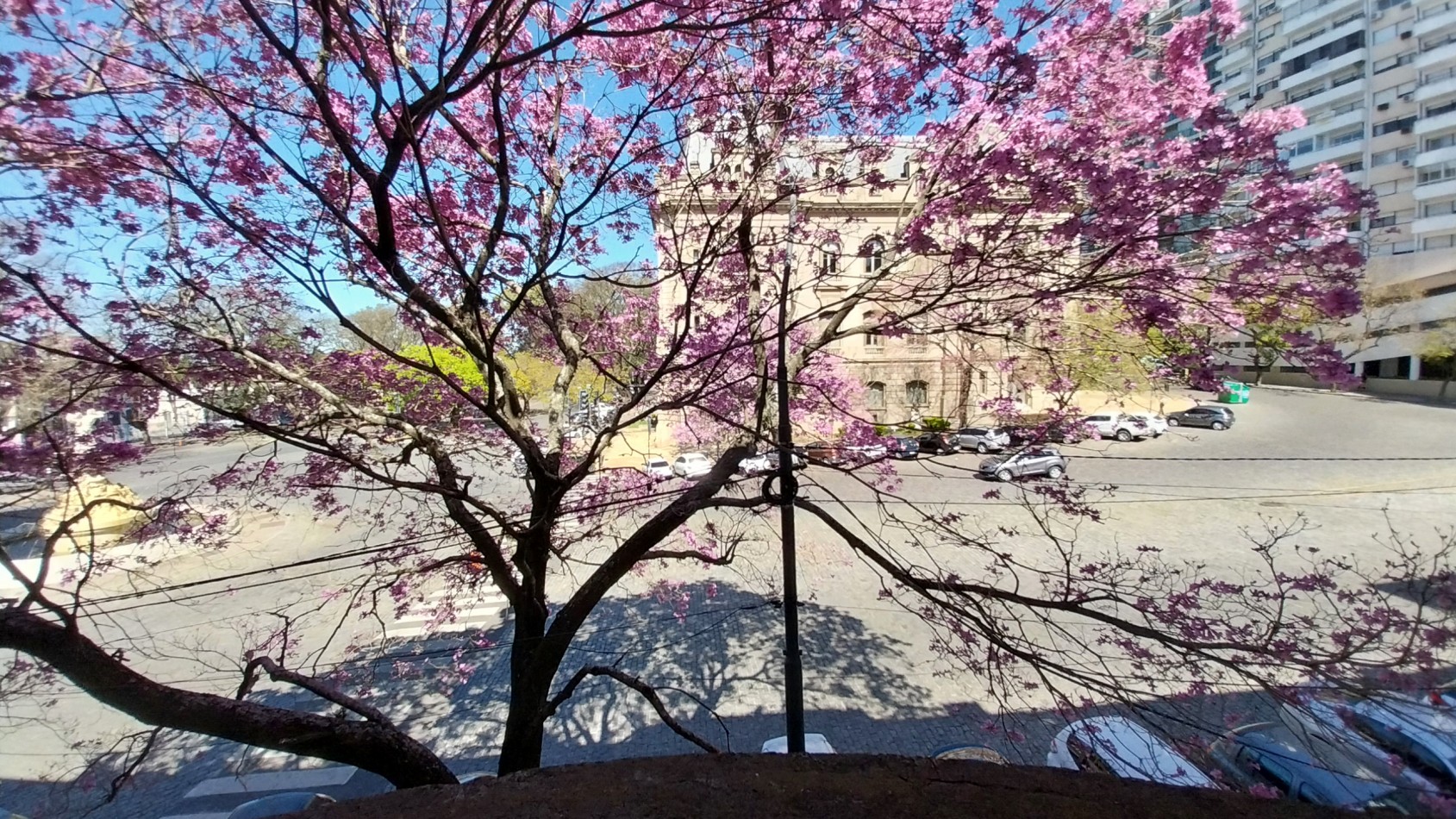 VENTA PARA INSTITUCIONES CASA  7 DORMITORIOS SARGENTO CABRAL  Y EL RIO 