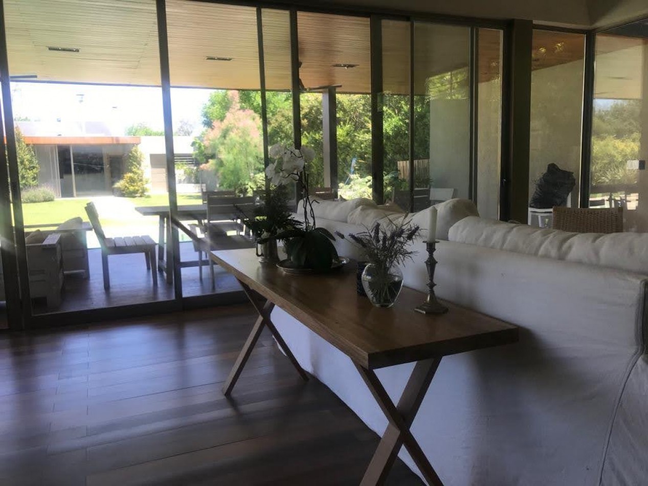 VENTA IMPORTANTE  CASA 4 DORMITORIOS EN ALDEA FISHERTON 