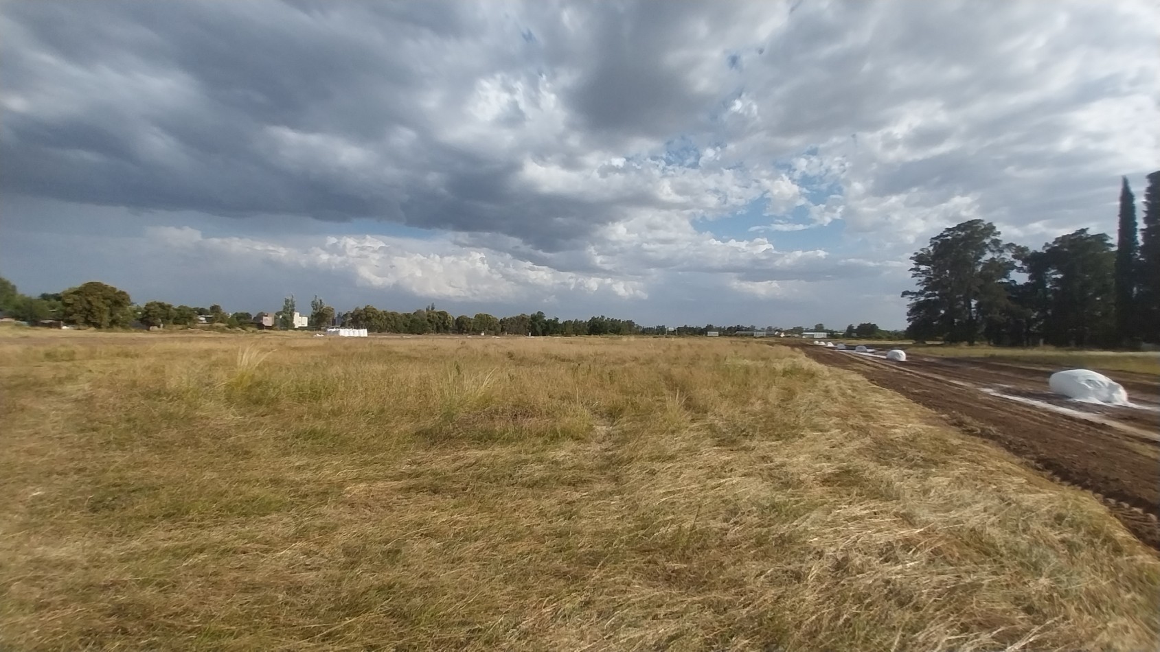 FUNES VENTA TERRENO  BARRIO ABIERTO LOS GIRASOLES AVENIDA FUERZA AEREA Y LOS GIRASOLES 