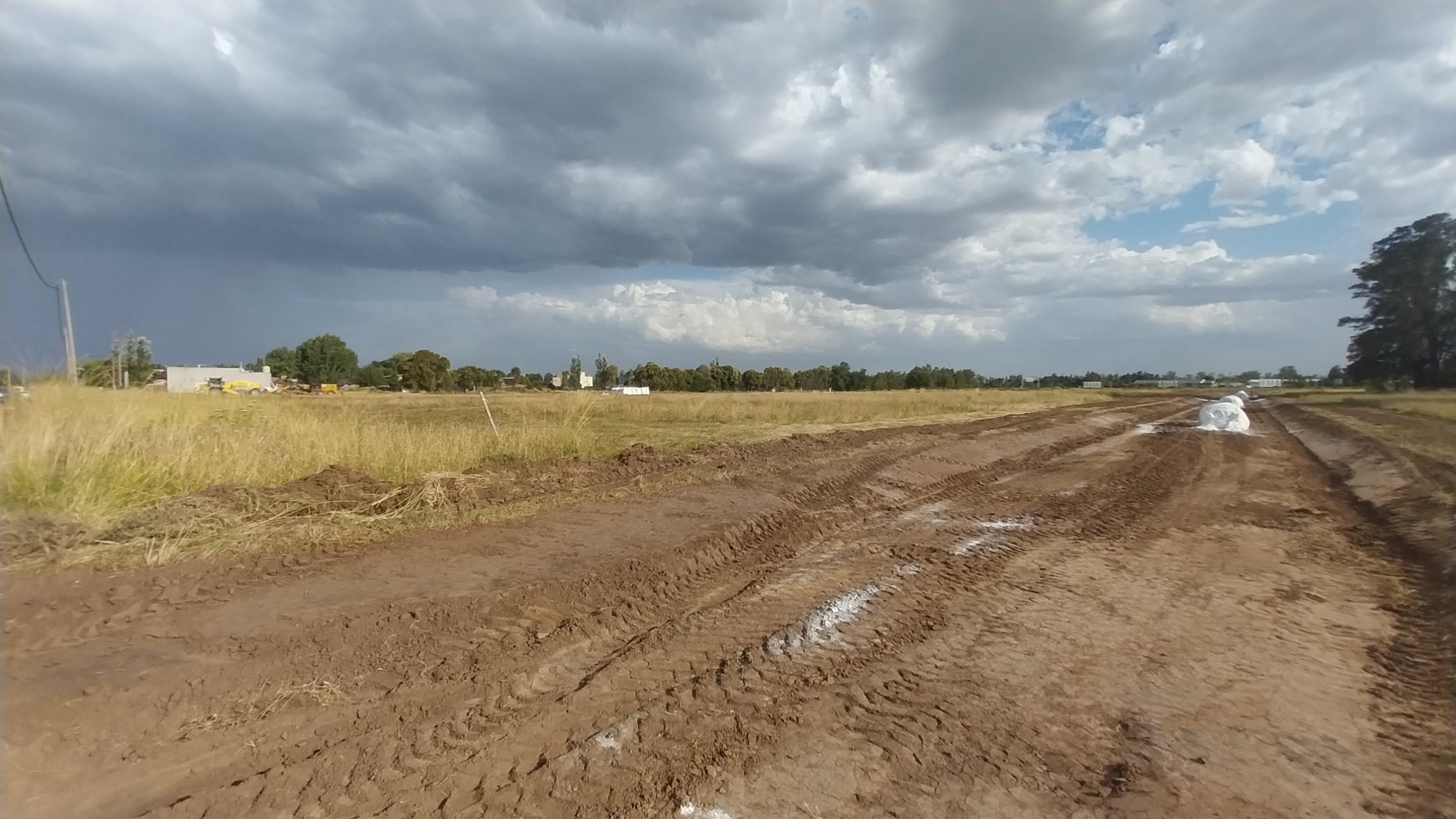 FUNES VENTA TERRENO USO COMERCIAL  Y DESARROLLO  ESQUINERO AVENIDA FUERZA AEREA Y LOS GIRASOLES 