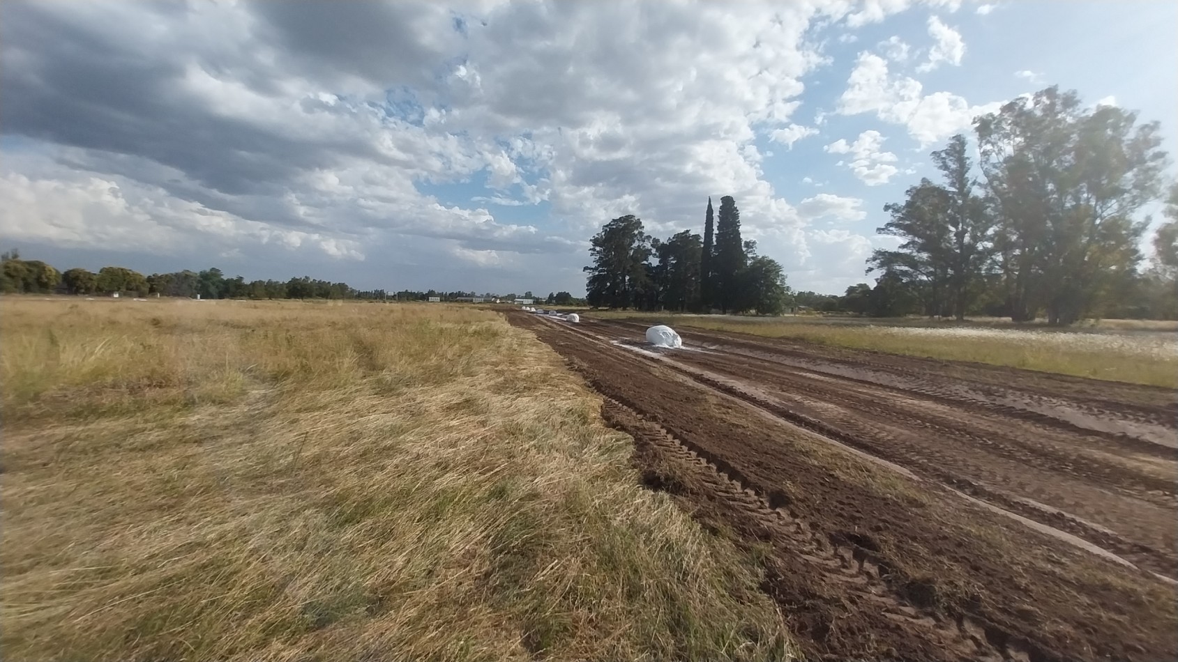 FUNES VENTA TERRENO USO COMERCIAL  Y DESARROLLO  ESQUINERO AVENIDA FUERZA AEREA Y LOS GIRASOLES 