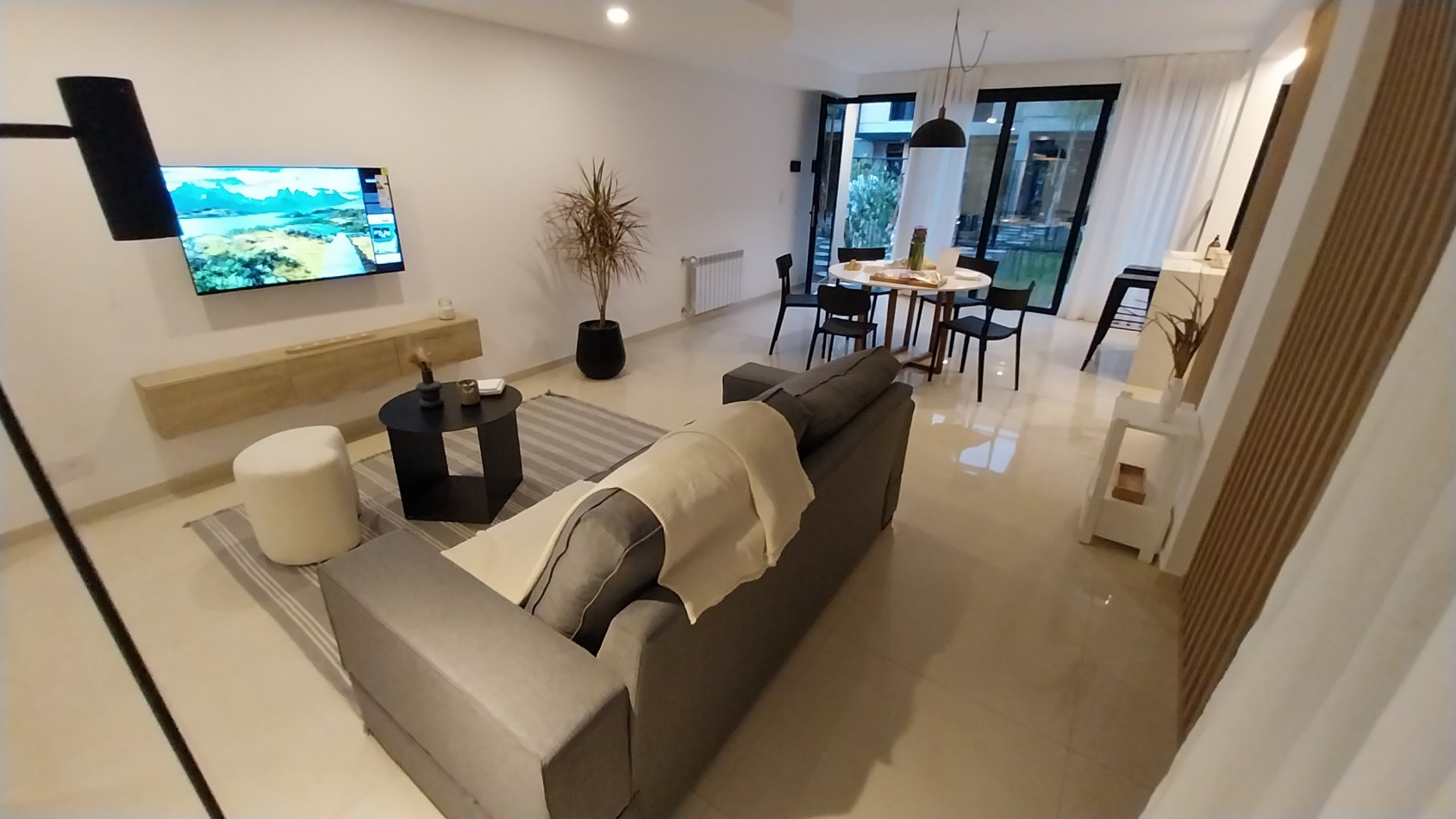 FISHERTON ESTRENAR VENTA CASA CUATRO DORMITORIOS CON PILETA Y PARRILLERO AMENITIES