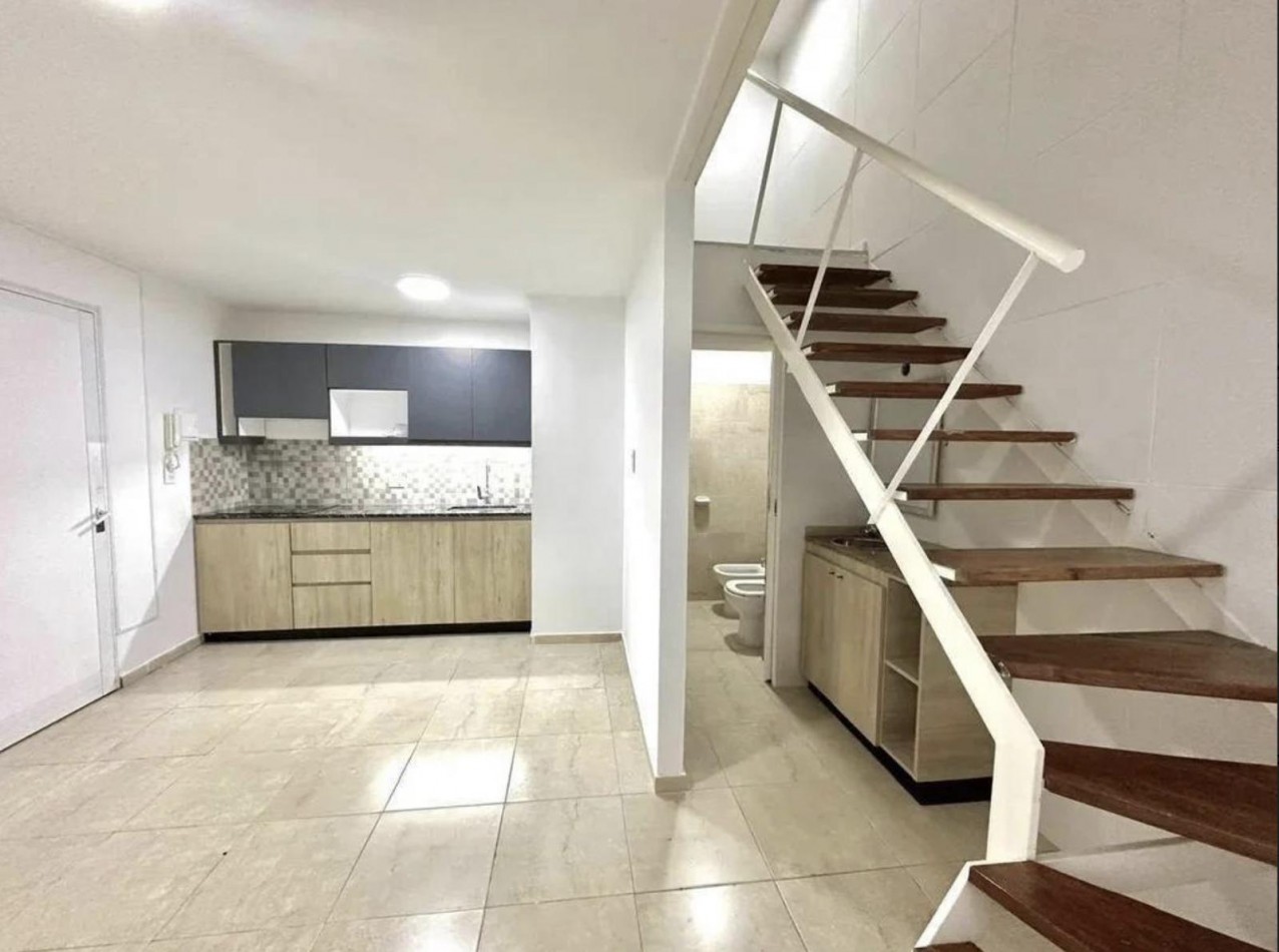 LOURDES VENTA DEPARTAMENTO UN DORMITORIO TIPO DUPLEX SAN LUIS Y OROÑO IMPECABLE!