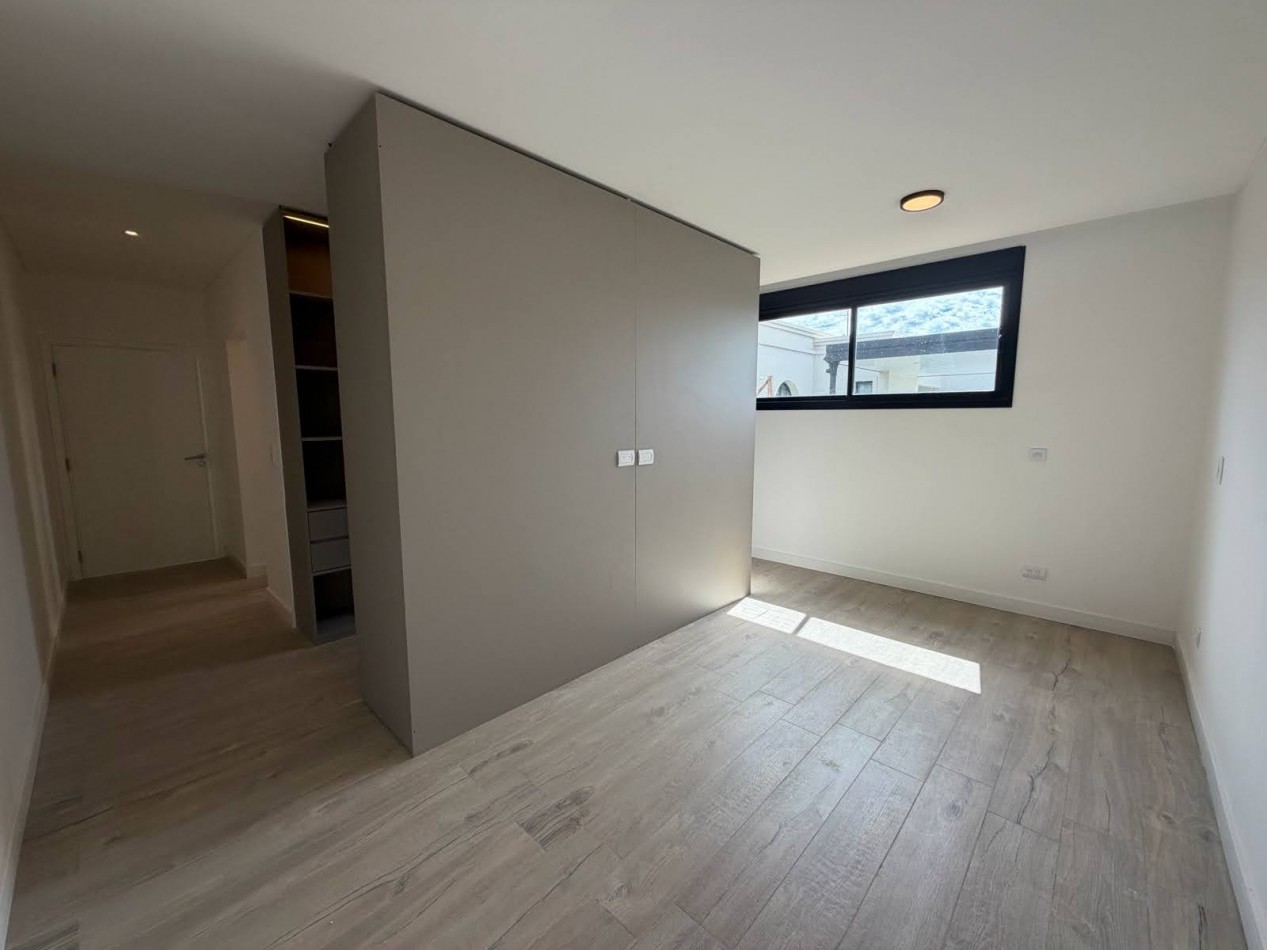 FISHERTON VENTA CASA TRES DORMITORIOS LOS PASOS DEL JOCKEY 4 BARRIO PRIVADO ENTREGA 50% SALDO 48 CUOTAS