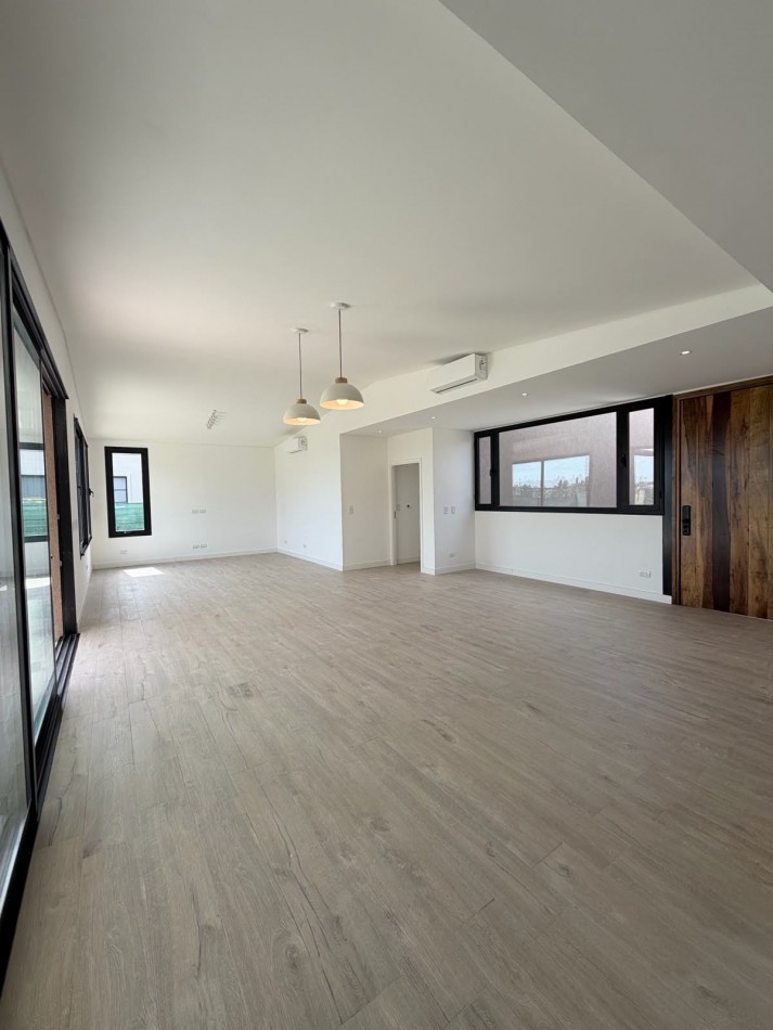 FISHERTON VENTA CASA TRES DORMITORIOS LOS PASOS DEL JOCKEY 4 BARRIO PRIVADO ENTREGA 50% SALDO 48 CUOTAS