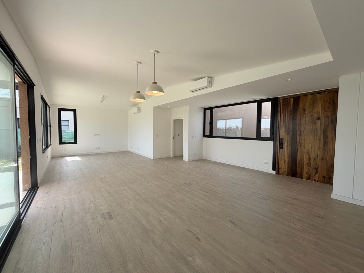 FISHERTON VENTA CASA TRES DORMITORIOS LOS PASOS DEL JOCKEY 4 BARRIO PRIVADO ENTREGA 50% SALDO 48 CUOTAS