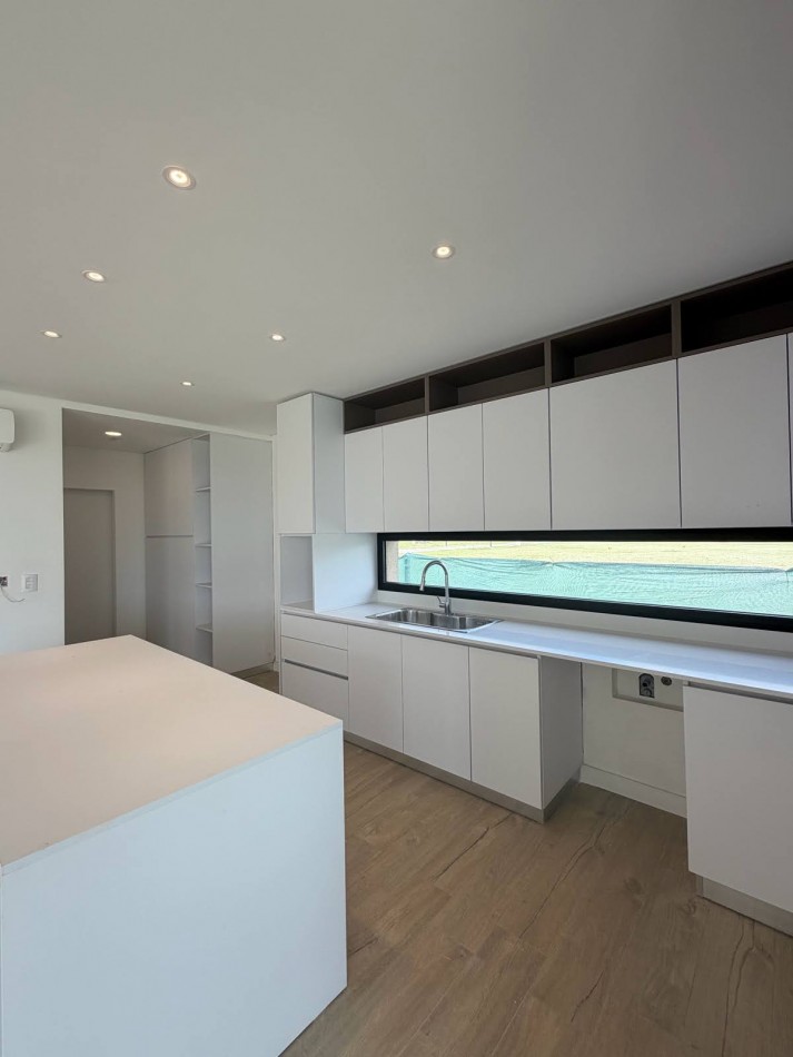 FISHERTON VENTA CASA TRES DORMITORIOS LOS PASOS DEL JOCKEY 4 BARRIO PRIVADO ENTREGA 50% SALDO 48 CUOTAS