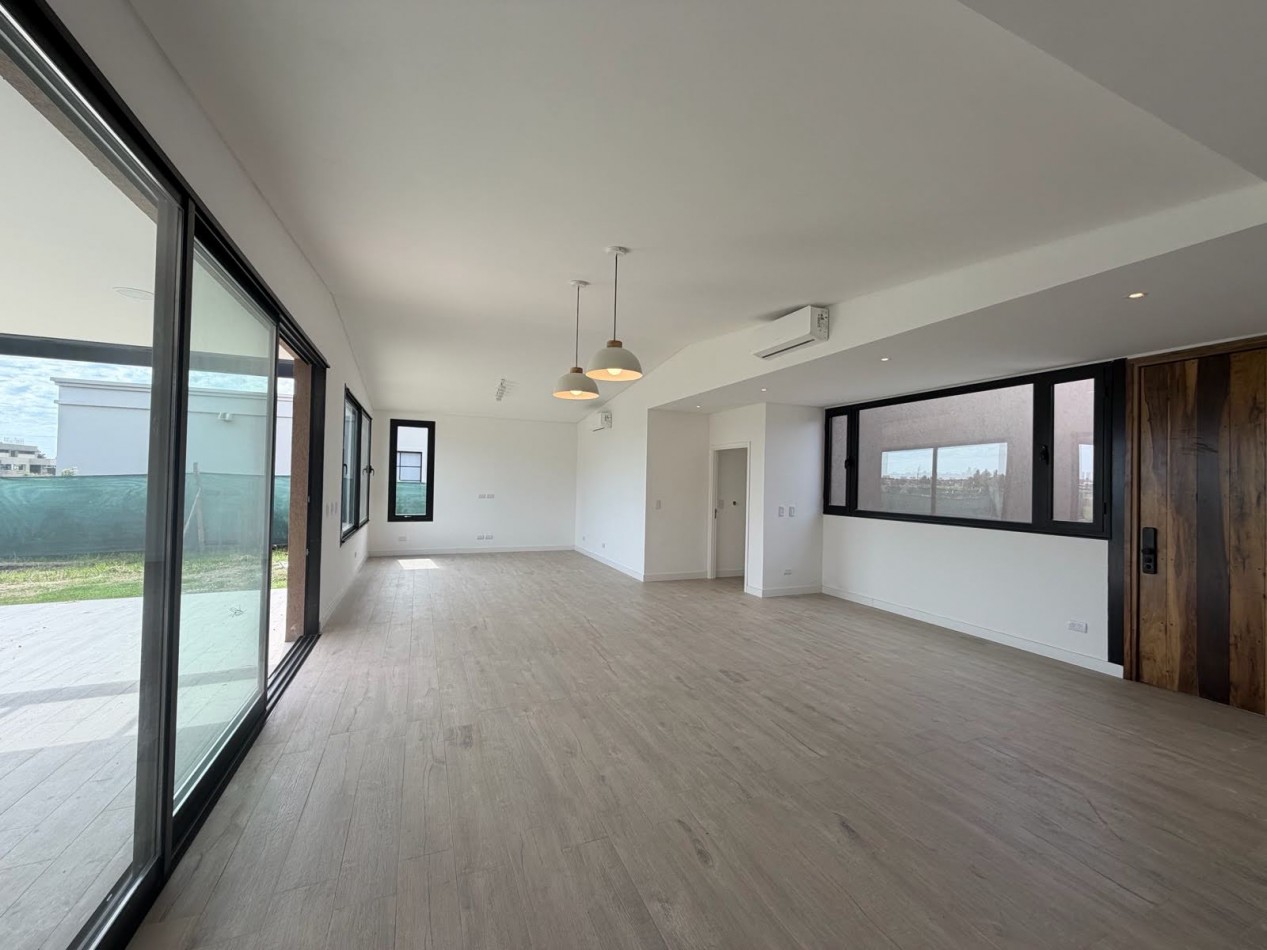 FISHERTON VENTA CASA TRES DORMITORIOS LOS PASOS DEL JOCKEY 4 BARRIO PRIVADO ENTREGA 50% SALDO 48 CUOTAS