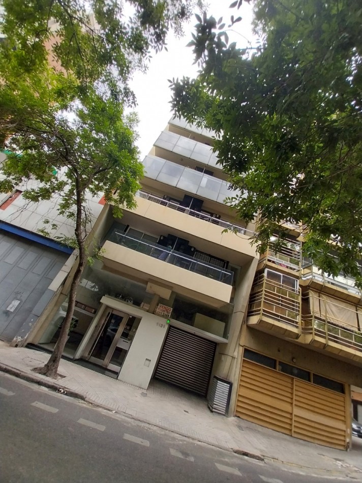 APTO CREDITO HIPOTECARIO VENTA DEPARTAMENTO DOS DORMITORIOS CON COCHERA ALEM 1100 BARRIO MARTIN FRENTE AL LASALLE