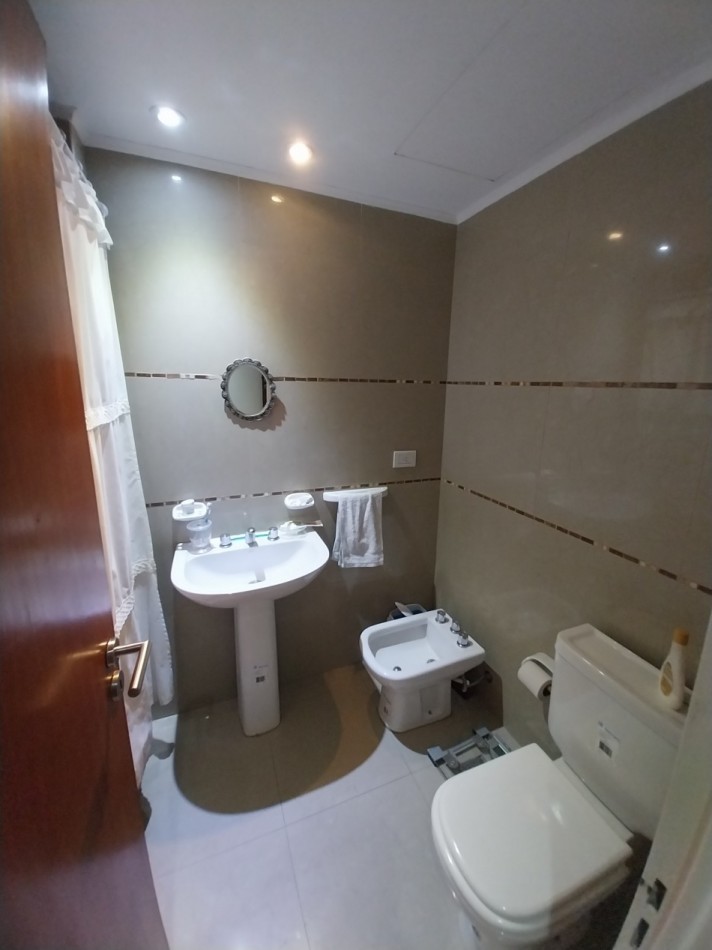 APTO CREDITO HIPOTECARIO VENTA DEPARTAMENTO DOS DORMITORIOS CON COCHERA ALEM 1100 BARRIO MARTIN FRENTE AL LASALLE