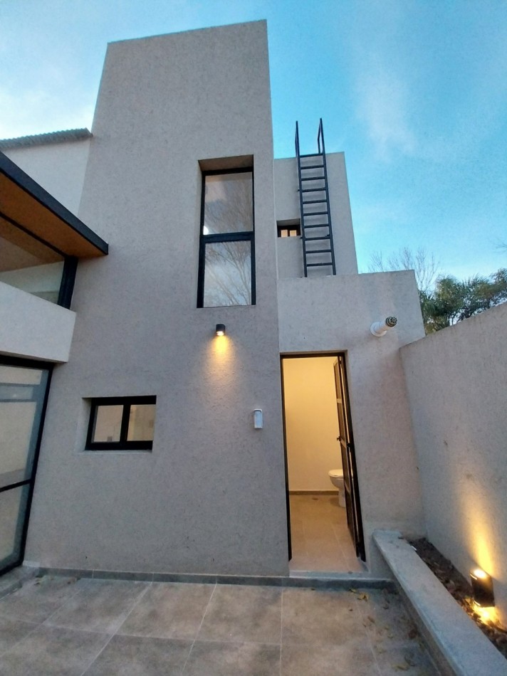 APTO CREDITO HIPOTECARIO Venta Casa Tres Dormitorios Con Pileta  Estrenar!! Gobernador Vera y La Yerra 