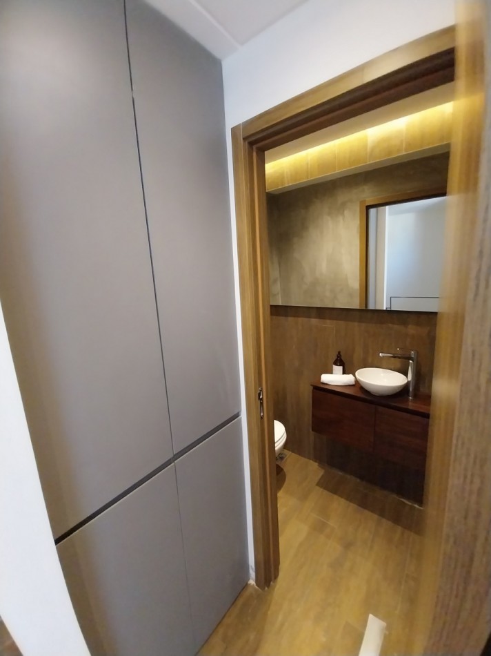 FISHERTON Venta Casa Tres Dormitorios Con Pileta Y Parrillero  Wilde y Tucuman  ESTRENAR