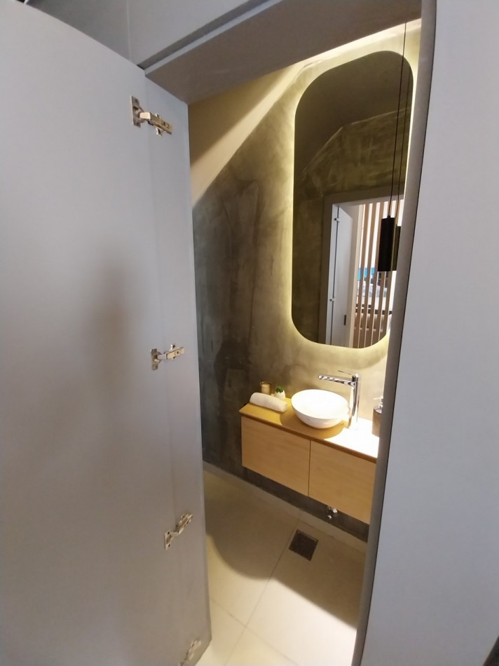 FISHERTON Venta Casa Tres Dormitorios Con Pileta Y Parrillero  Wilde y Tucuman  ESTRENAR