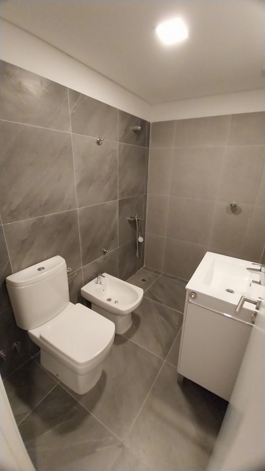 ABASTO ! VENTA DEPARTAMENTO TRES DORMITORIOS CON TERRAZA  ITUZAINGO Y BUENOS AIRES ESTRENAR