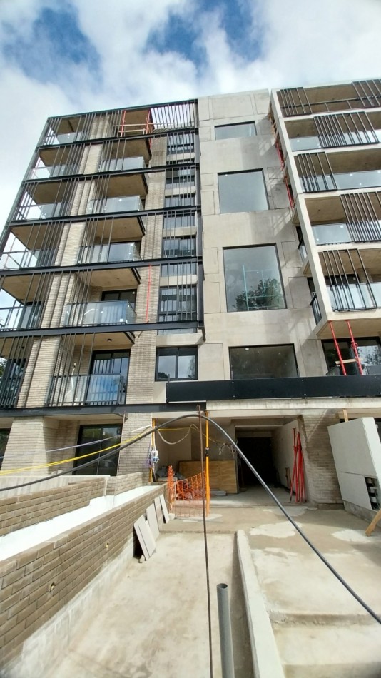 VENTA DEPARTAMENTO DOS DORMITORIOS PISO 3 U38 EN FISHERTON JUAN JOSE PASO Y COLOMBRES