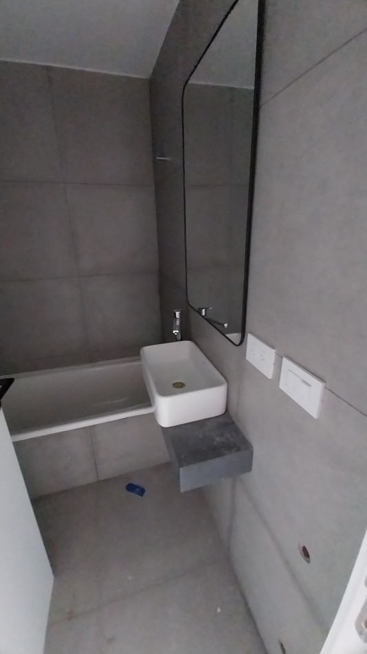 VENTA DEPARTAMENTO DOS DORMITORIOS PISO 3 U38 EN FISHERTON JUAN JOSE PASO Y COLOMBRES