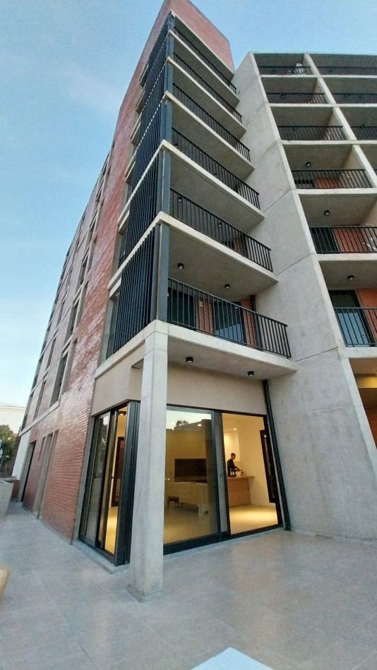 ALBERDI...VENTA DEPARTAMENTO DOS DORMITORIOS CON GRAN PATIO!!! ARTIGAS 200 