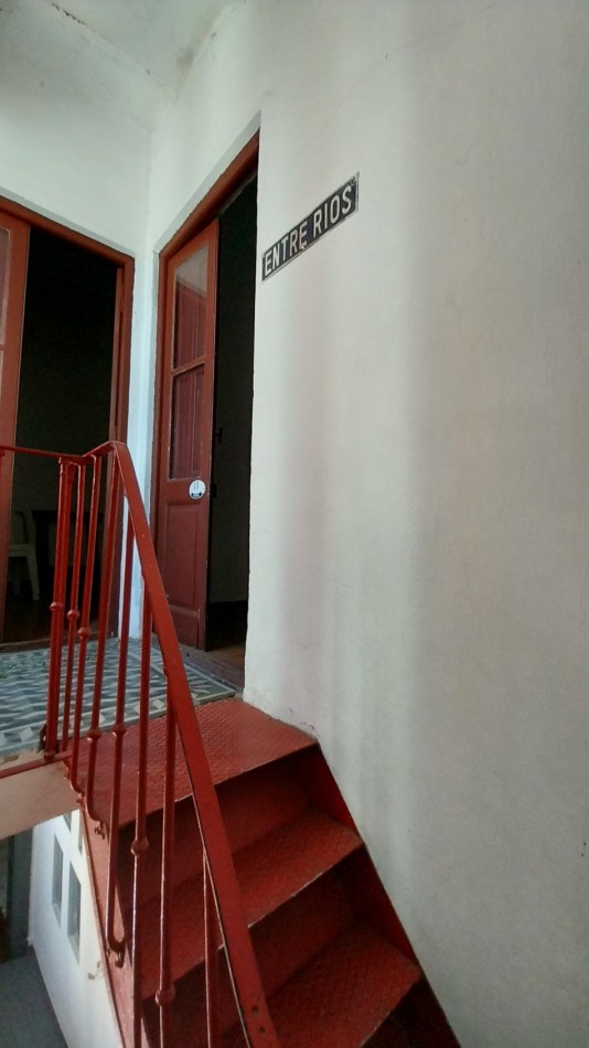 VENTA PARA INSTITUCIONES CASA  7 DORMITORIOS SARGENTO CABRAL  Y EL RIO 