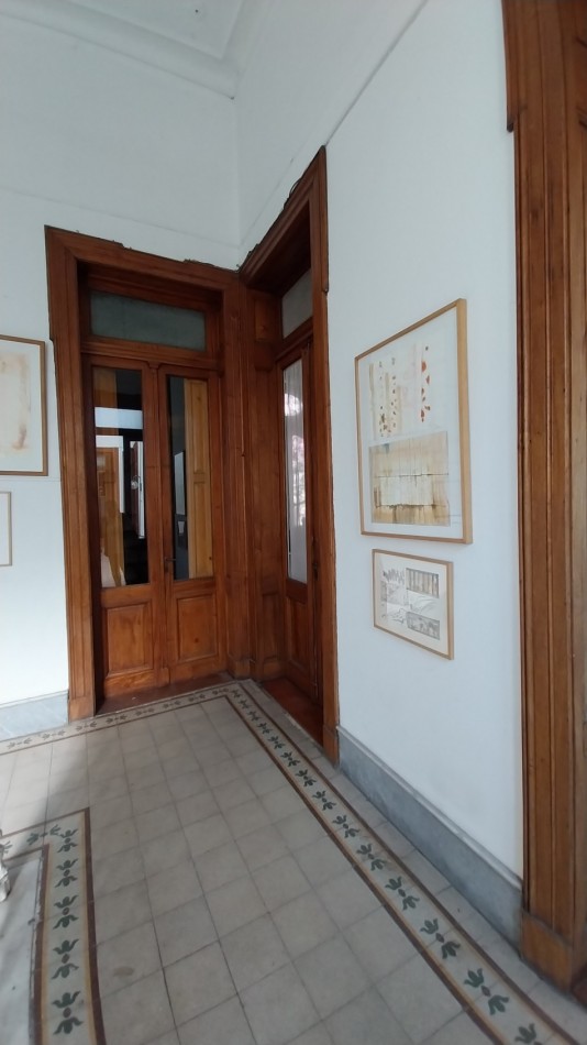 VENTA PARA INSTITUCIONES CASA  7 DORMITORIOS SARGENTO CABRAL  Y EL RIO 