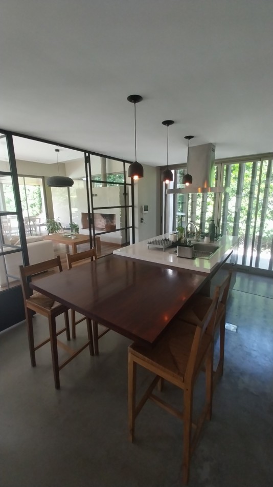 VENTA IMPORTANTE  CASA 4 DORMITORIOS EN ALDEA FISHERTON 