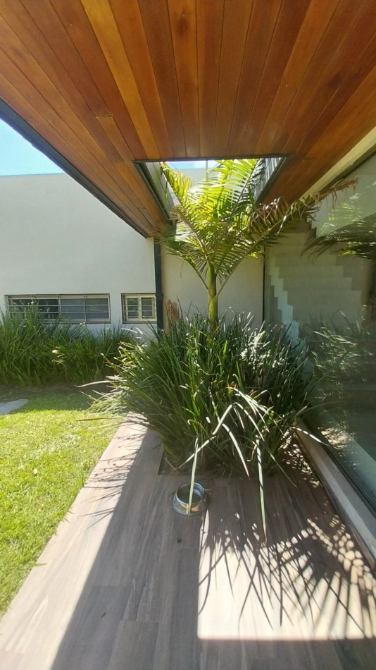 VENTA IMPORTANTE  CASA 4 DORMITORIOS EN ALDEA FISHERTON 