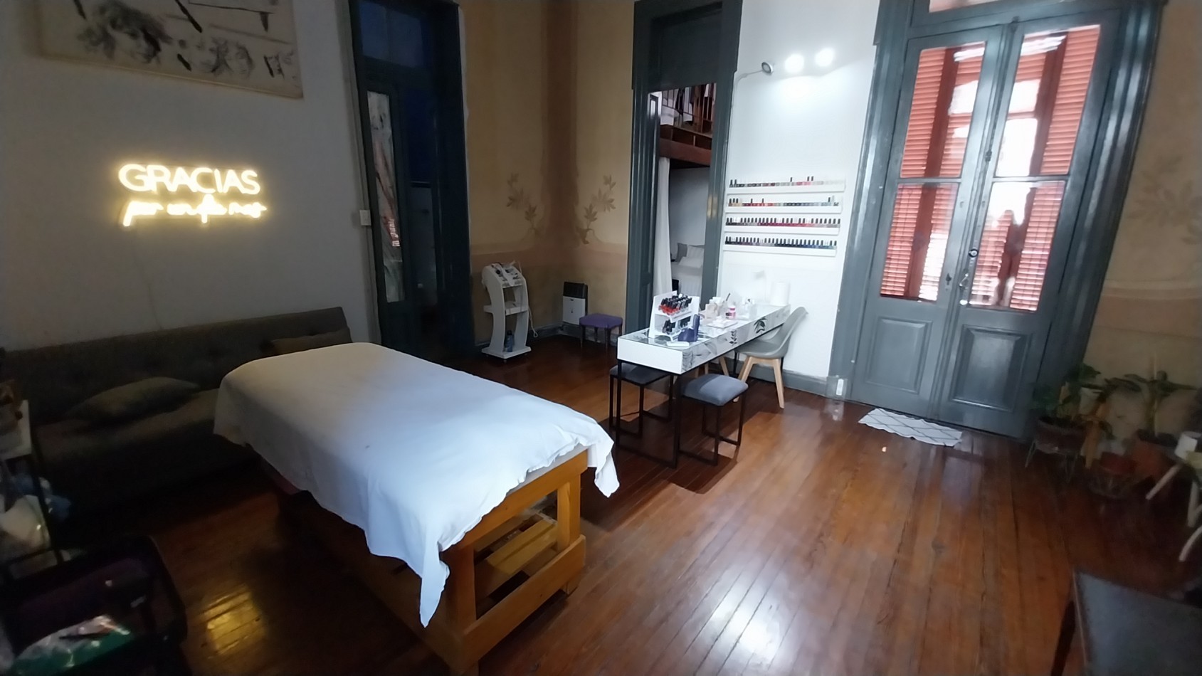 VENTA CASA DE PASILLO 7 DORMITORIOS SARGENTO CABRAL  Y EL RIO IDEAL INSTITUCIONES, CONSULTORIOS, INSTITUTOS....