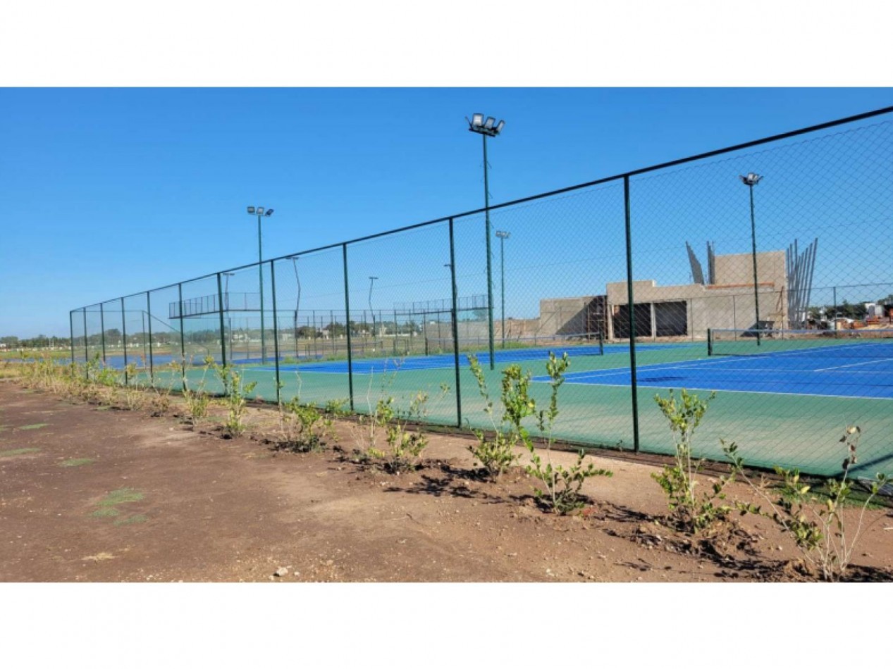 FUNES VENTA DEL MEJOR TERRENO AGUADAS LAKE !