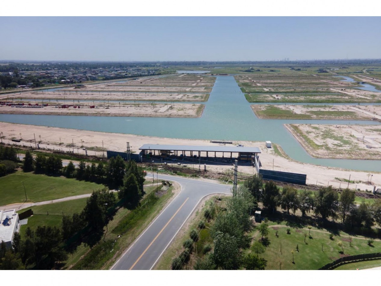 FUNES VENTA DEL MEJOR TERRENO AGUADAS LAKE !