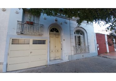 VENTA CASA DOS/TRES DORMITORIOS 1 DE MAYO Y 27 DE FEBRERO